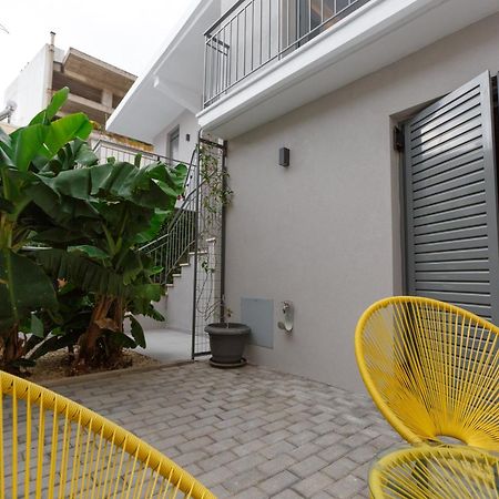 Groundfloor 2Br Apt With Smallyard Near The Heart Of 칼라마타 외부 사진