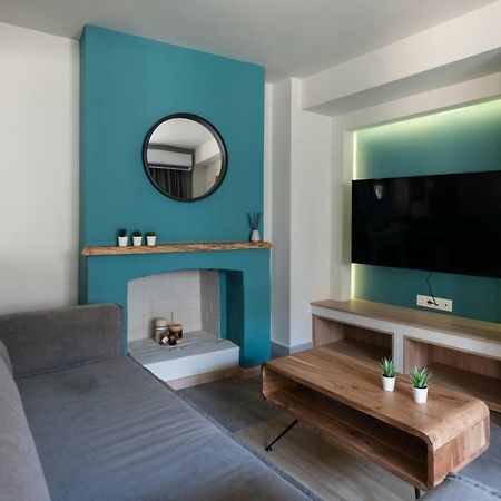 Groundfloor 2Br Apt With Smallyard Near The Heart Of 칼라마타 외부 사진