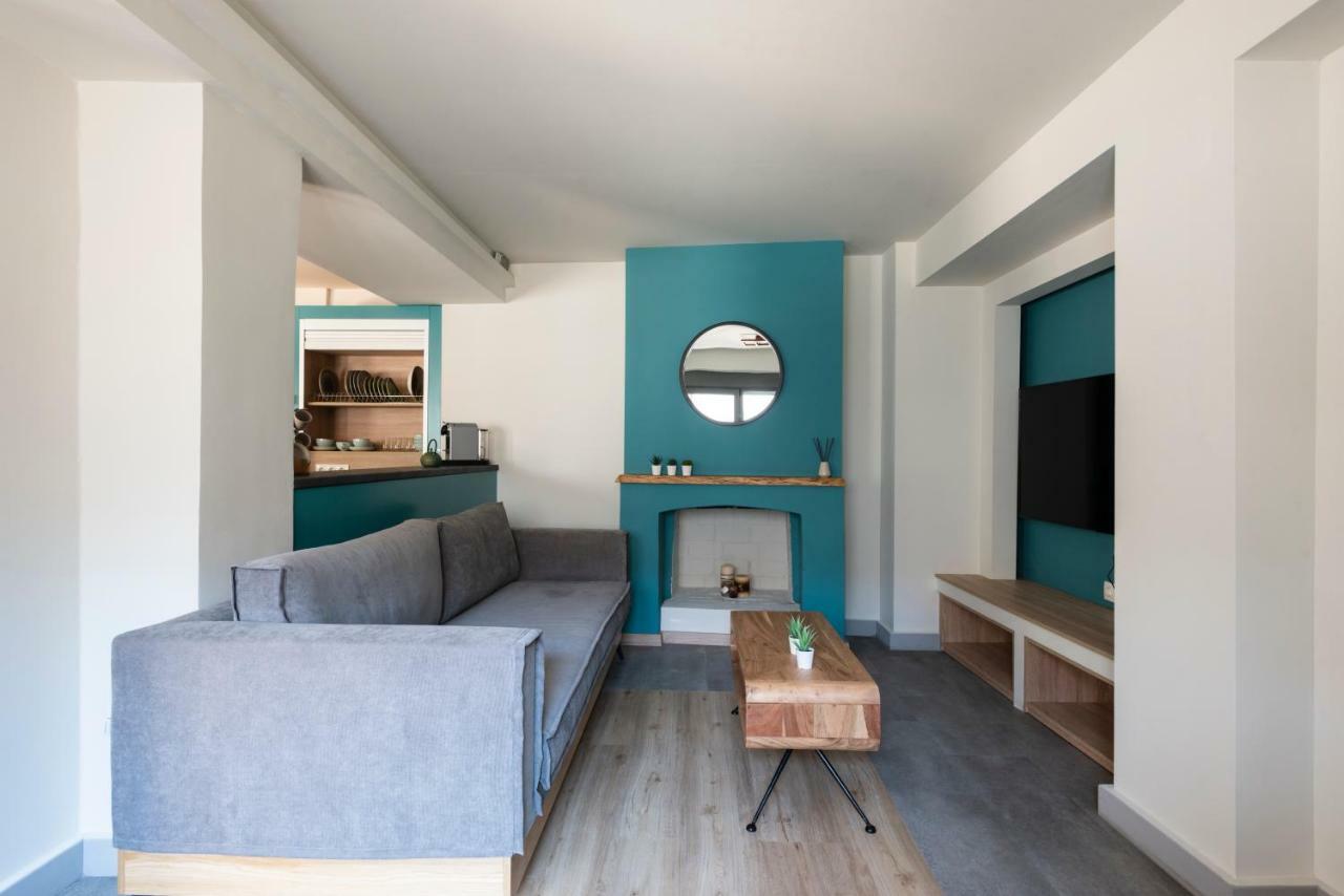 Groundfloor 2Br Apt With Smallyard Near The Heart Of 칼라마타 외부 사진