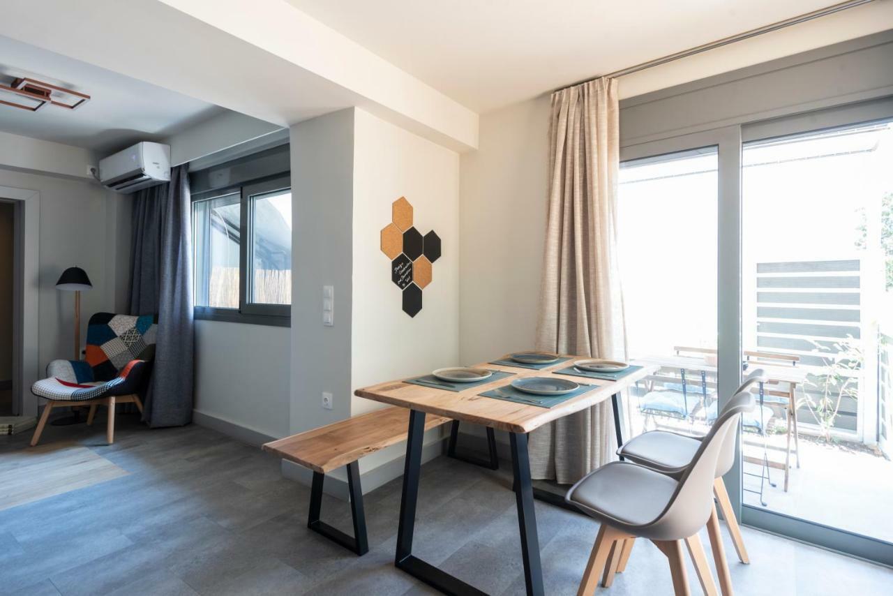 Groundfloor 2Br Apt With Smallyard Near The Heart Of 칼라마타 외부 사진