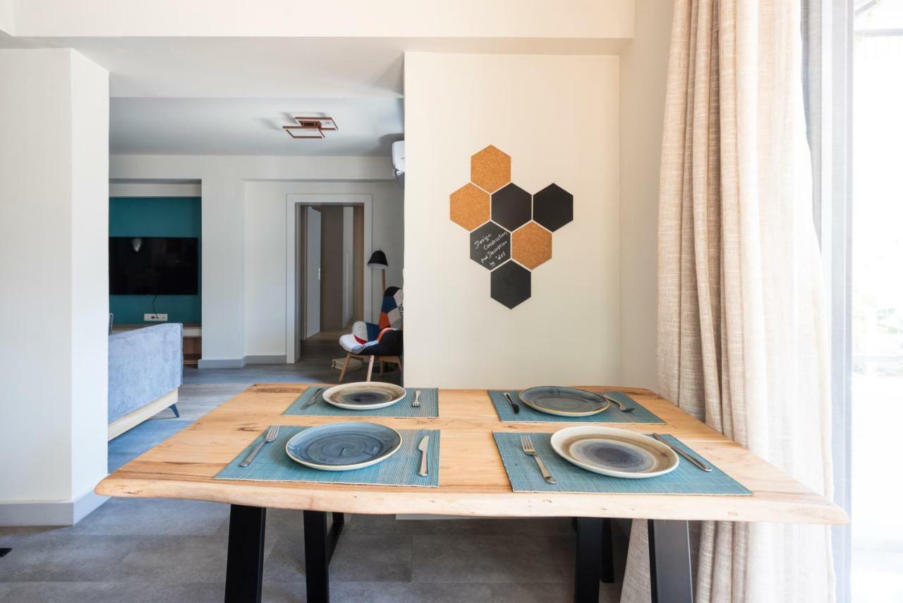 Groundfloor 2Br Apt With Smallyard Near The Heart Of 칼라마타 외부 사진