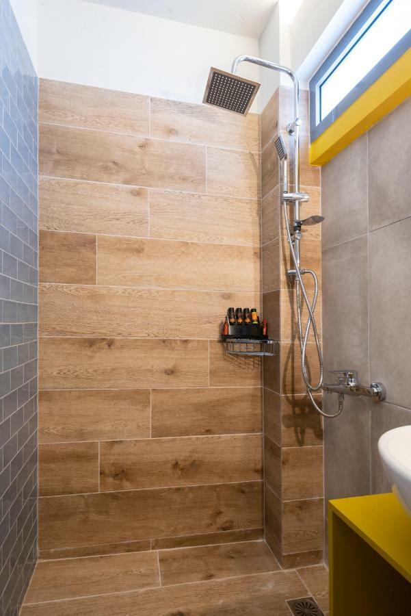 Groundfloor 2Br Apt With Smallyard Near The Heart Of 칼라마타 외부 사진