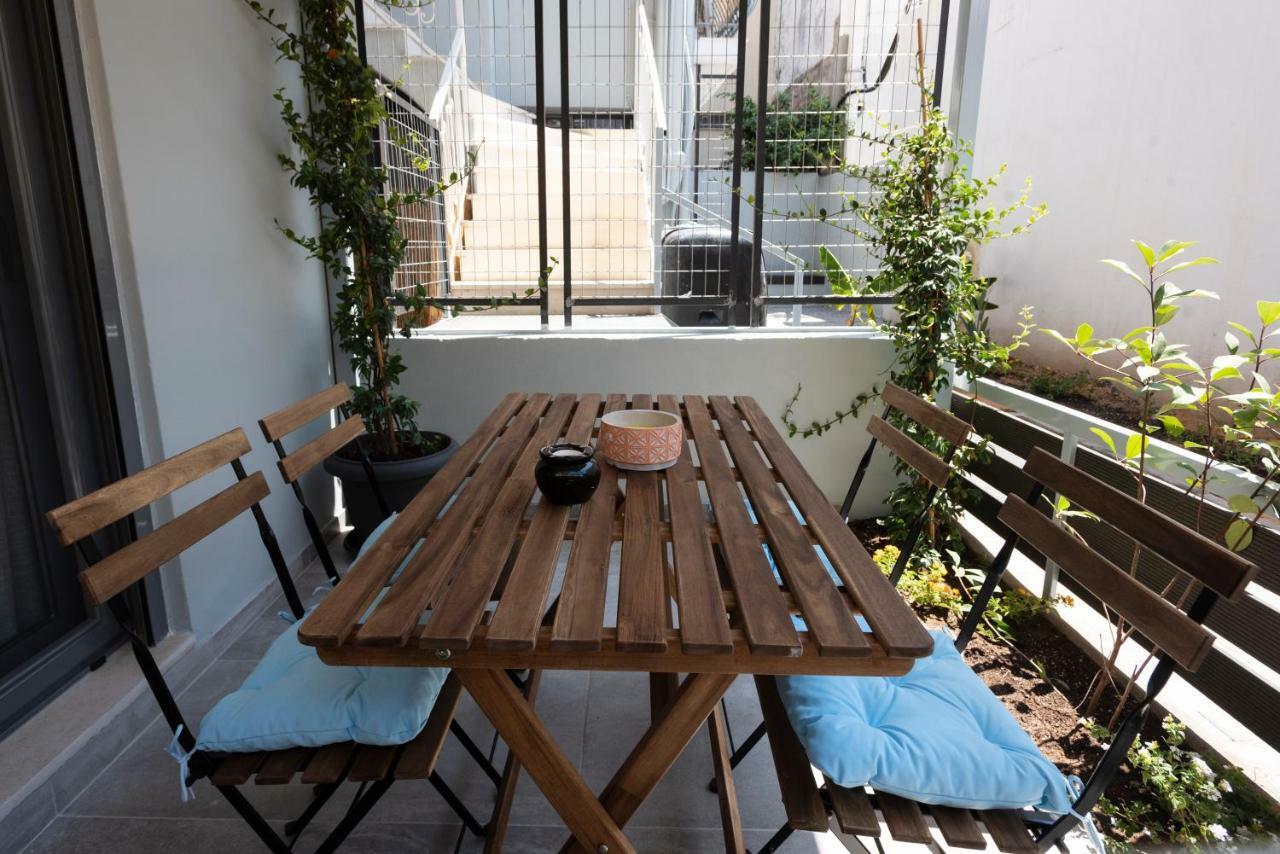Groundfloor 2Br Apt With Smallyard Near The Heart Of 칼라마타 외부 사진