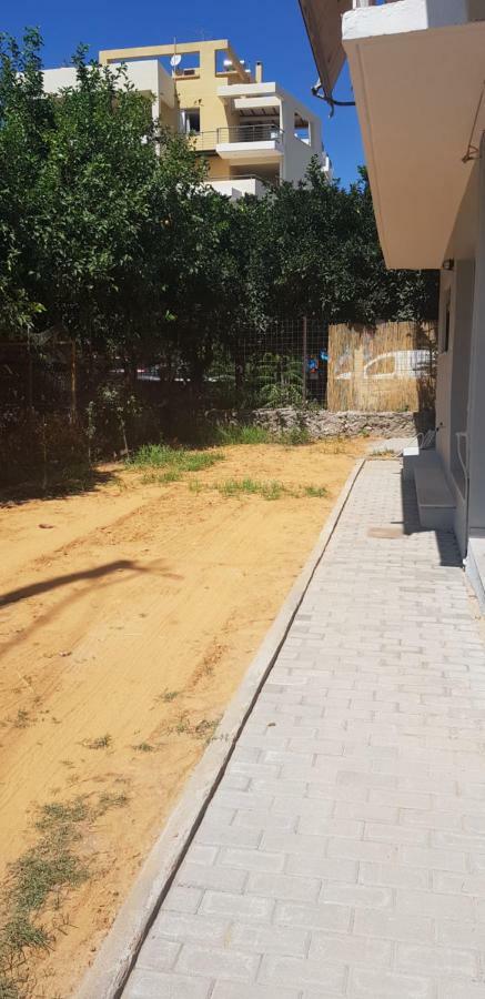 Groundfloor 2Br Apt With Smallyard Near The Heart Of 칼라마타 외부 사진
